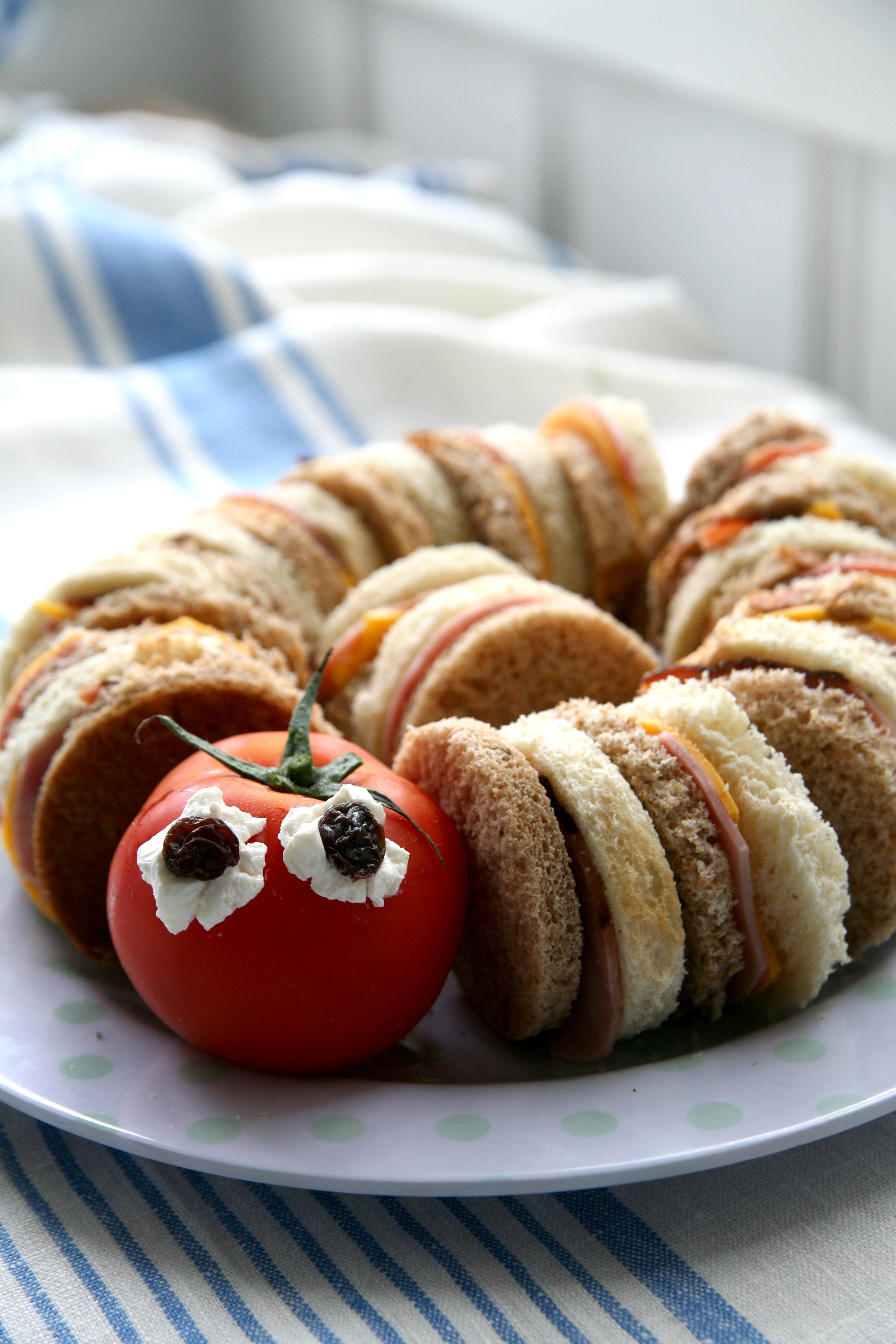 Circular sandwiches with a simple tomato head. 