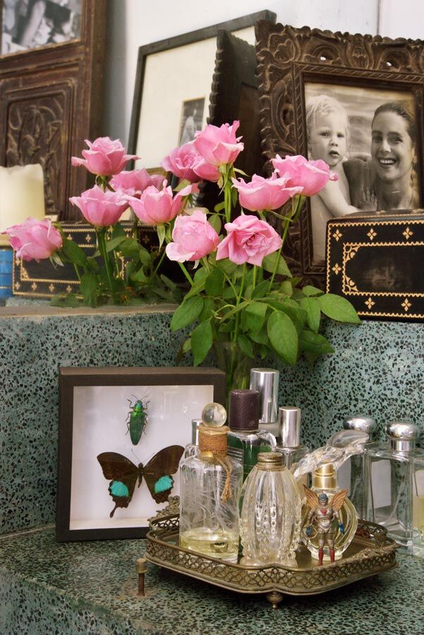 A bathroom need not be sterile, but is personalized by bringing in accents.