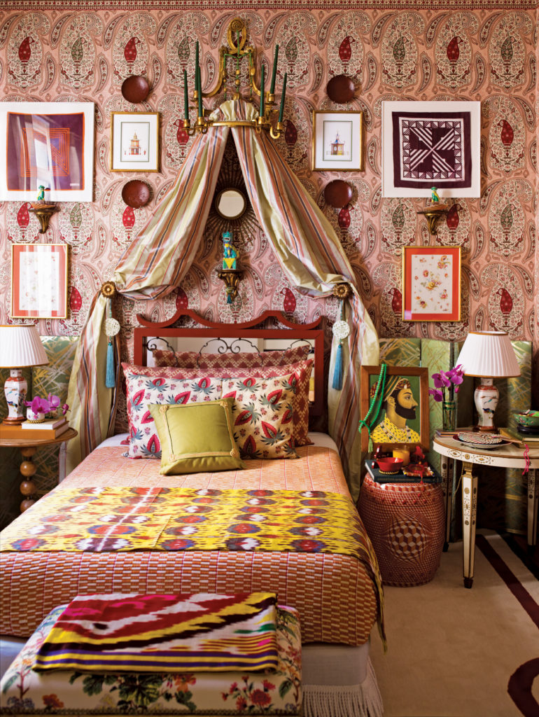 Bedroom with layered fabric treatments, copyright by Eric Piasecki / OTTO.